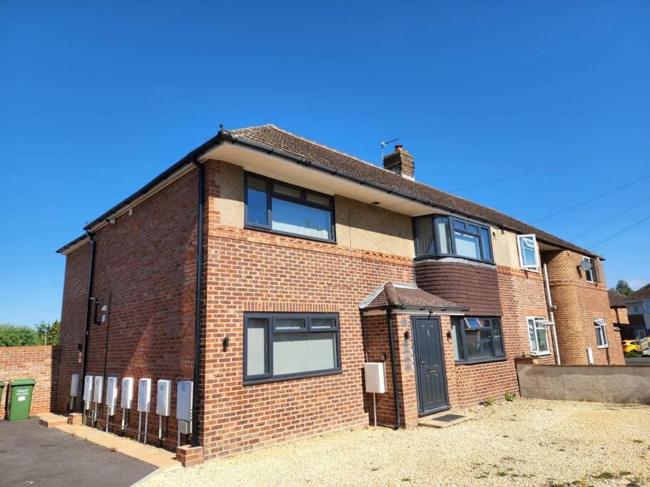 קידלינגטון Hazel 1-Bedroom Cousy Flat, Parking, Wifi, Prime Location, Close To Blenheim Palace & Oxford מראה חיצוני תמונה