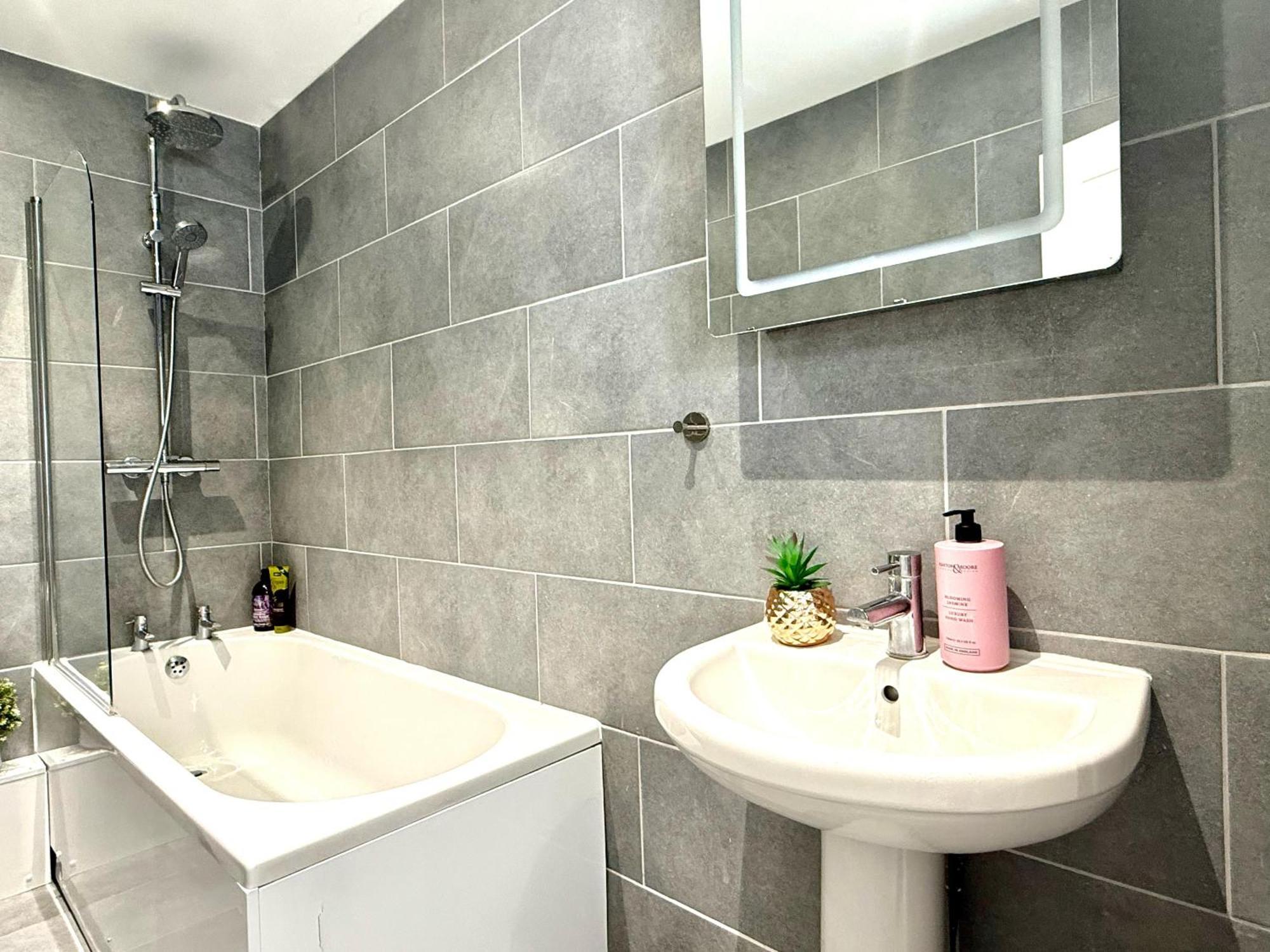 קידלינגטון Hazel 1-Bedroom Cousy Flat, Parking, Wifi, Prime Location, Close To Blenheim Palace & Oxford מראה חיצוני תמונה